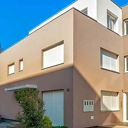 Apartment In With Free Wifi