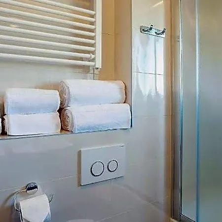 In With Free Wifi Apartment *