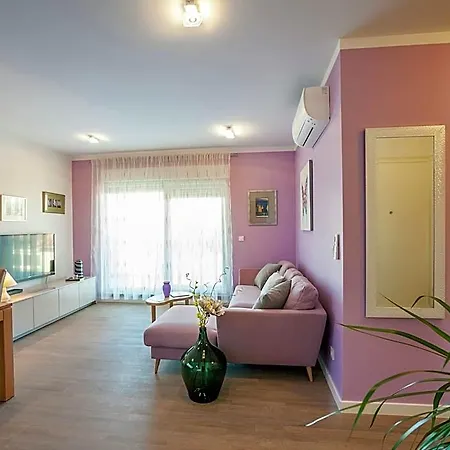 In With Free Wifi Apartment *