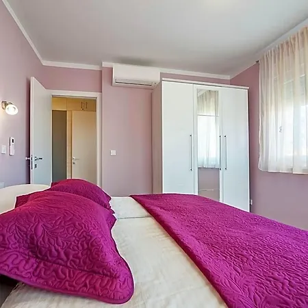 Apartment In With Free Wifi *
